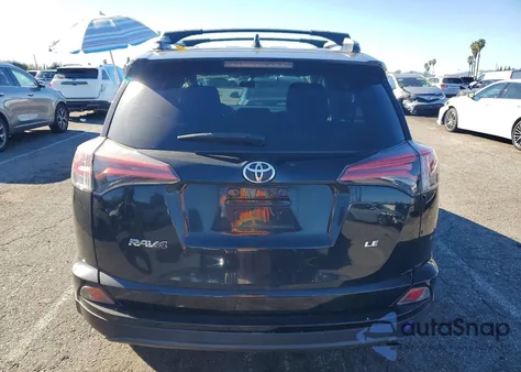 2016 Toyota Rav4 Le z USA, uszkodzony, nr VIN 2T3ZFREV8GW247013